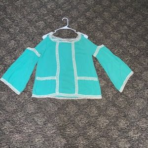 Entro | Large | Cold Shoulder Top